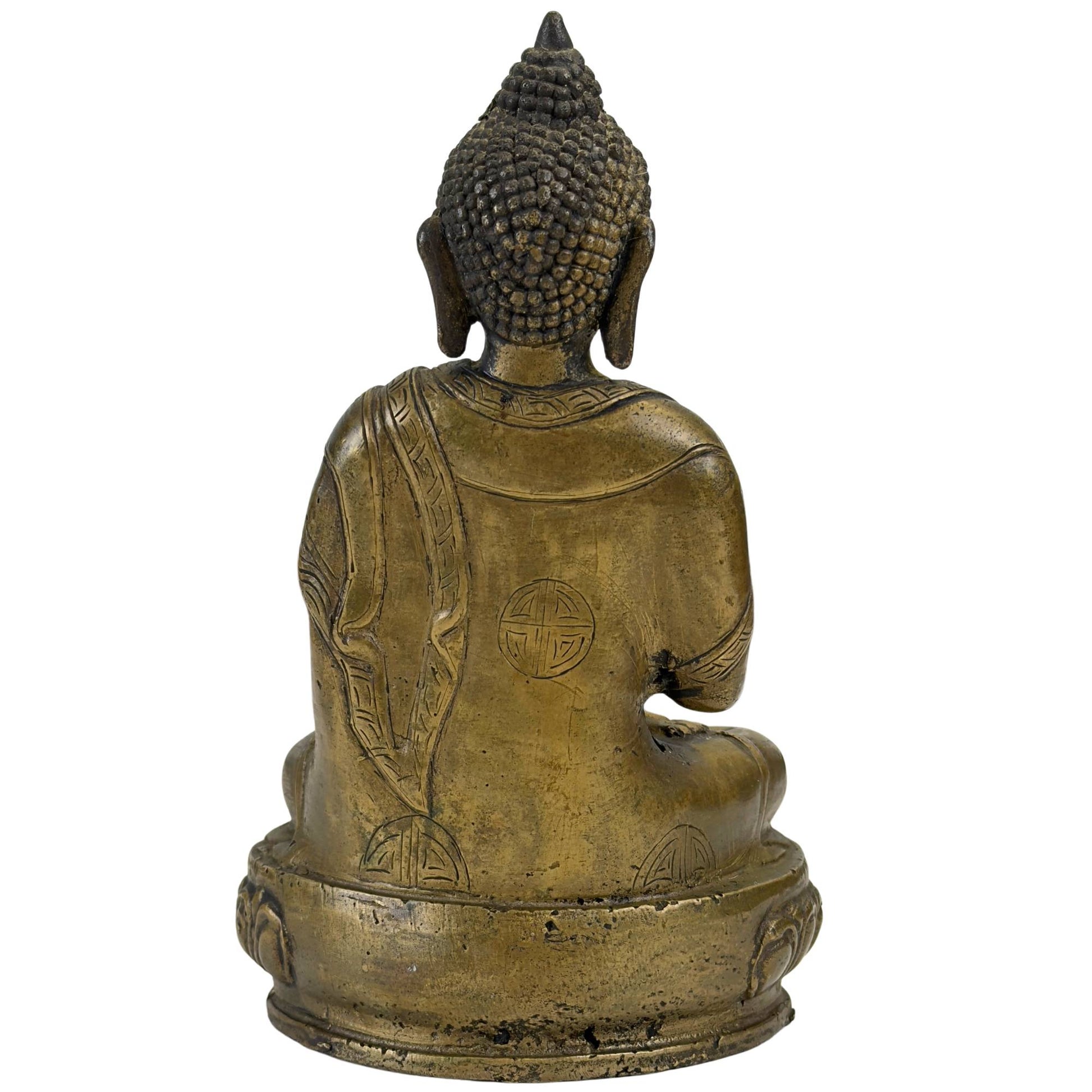 Rückansicht des antiken Buddha aus der Qing-Dynastie mit der tiefen, trockenen olivfarbenen Bronzepatina