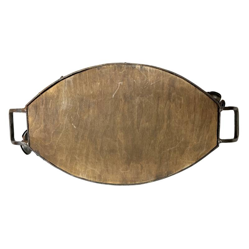 Boden einer kleinen Bronzeschale aus einem französischen Tafelservice