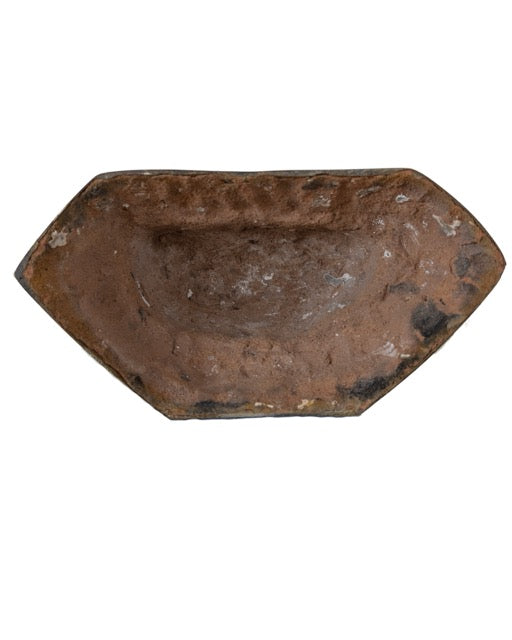 Im Inneren der Bronzestatue ist der ursprüngliche Mineralgusskern sichtbar.