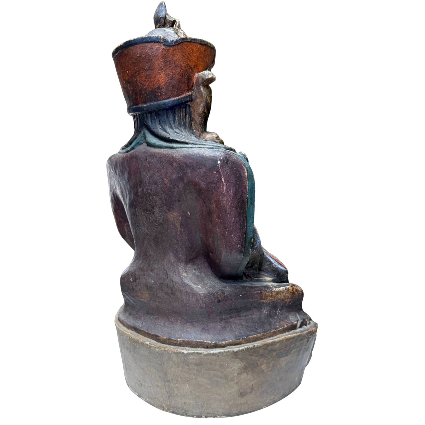 Prüfung der Schrumpfnaht am Boden der Holzstatue (Rabne-Siegel)