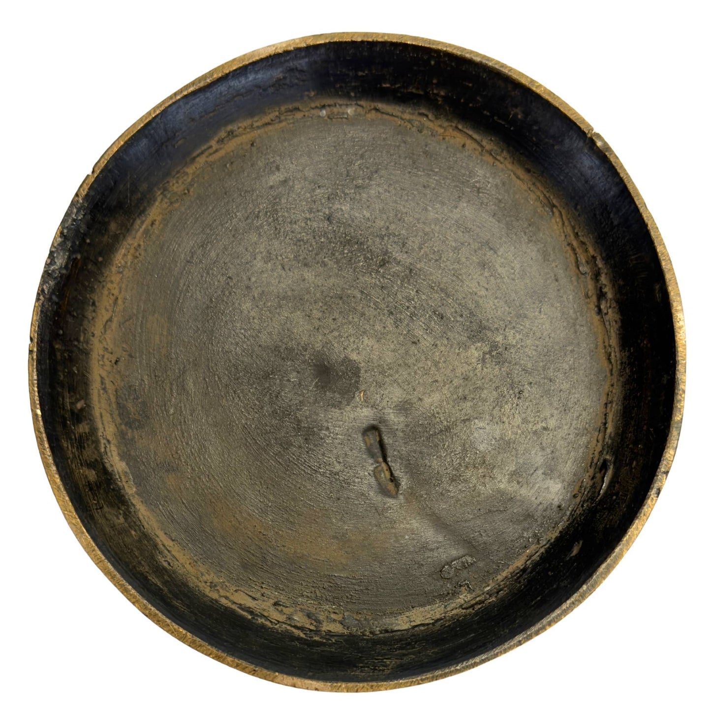 Boden einer japanischen Champlevé-Vase aus Bronze mit alter, dunkler Innenlackierung, Patina und Spuren traditioneller Verwendung