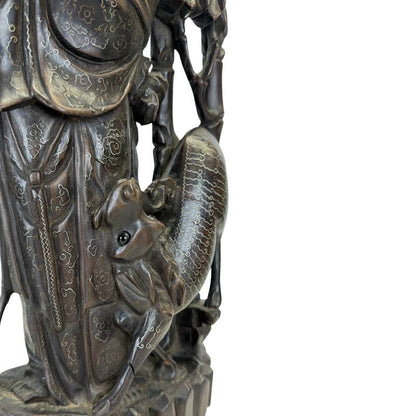 Chinesische Statue der unsterblichen Magu mit einem Hirsch und Bambus, Symbol für Glück.