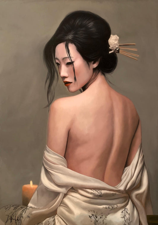 Originales, handgemaltes Ölgemälde auf Leinwand mit dem Titel „Geisha de Marfil“, das eine rückenfreie japanische Geisha zeigt, die im stimmungsvollen Kerzenlicht über ihre Schulter blickt.