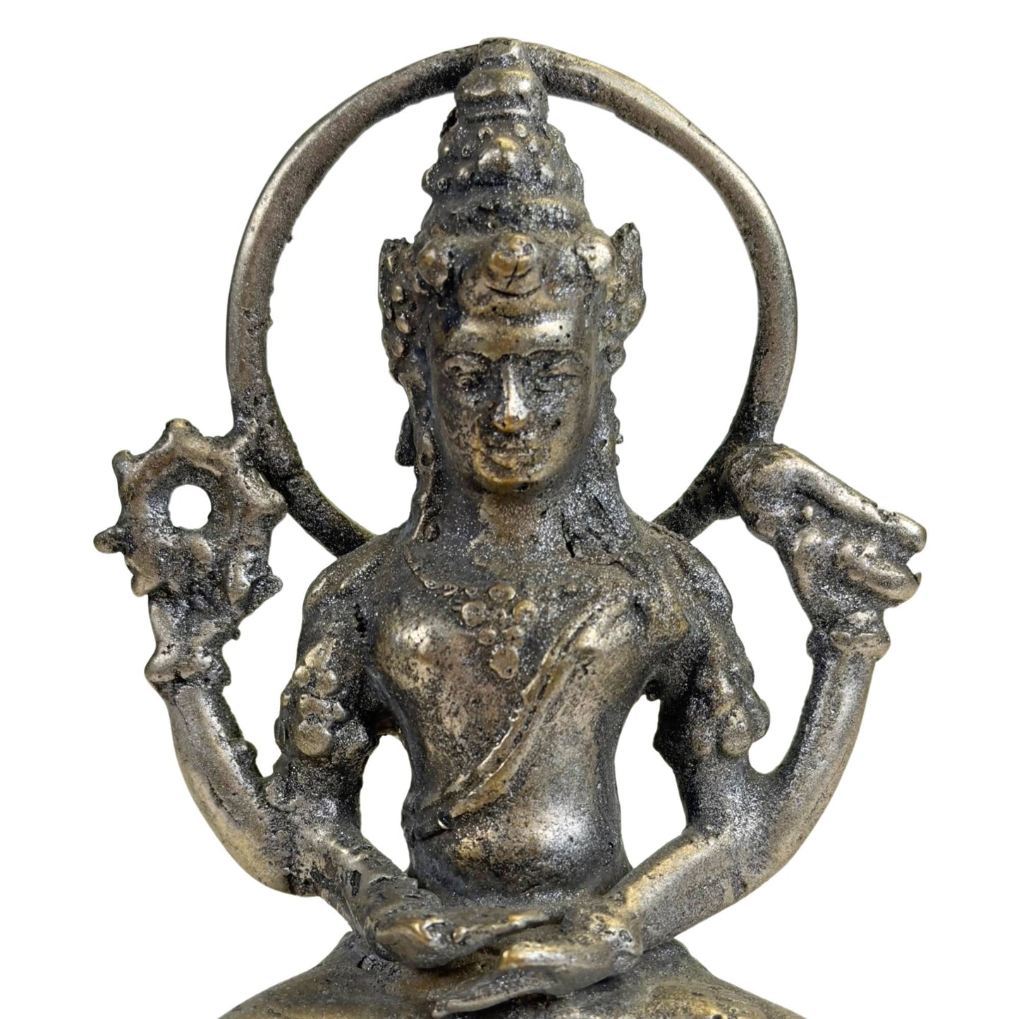 Alte indonesische Vishnu-Statue als Symbol für Schutz, Gleichgewicht, Harmonie und spirituelle Führung