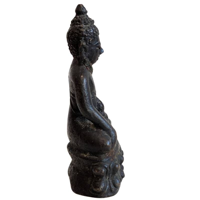 Alte Mahayana-Reisestatue mit Kalasha