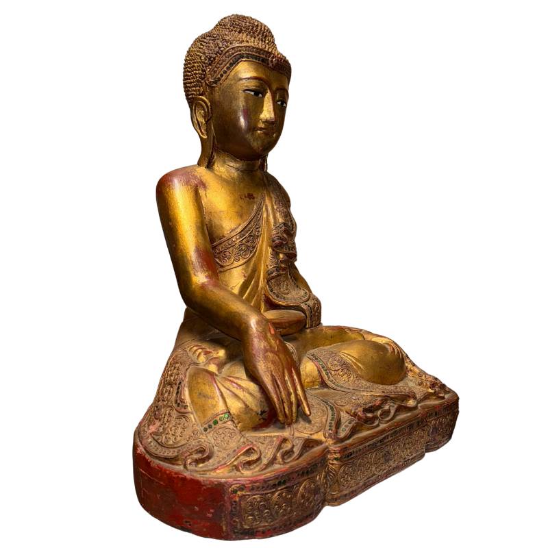 Große, vergoldete Buddha-Statue aus Holz aus Myanmar im Mandalay-Stil mit friedvollem Erscheinungsbild