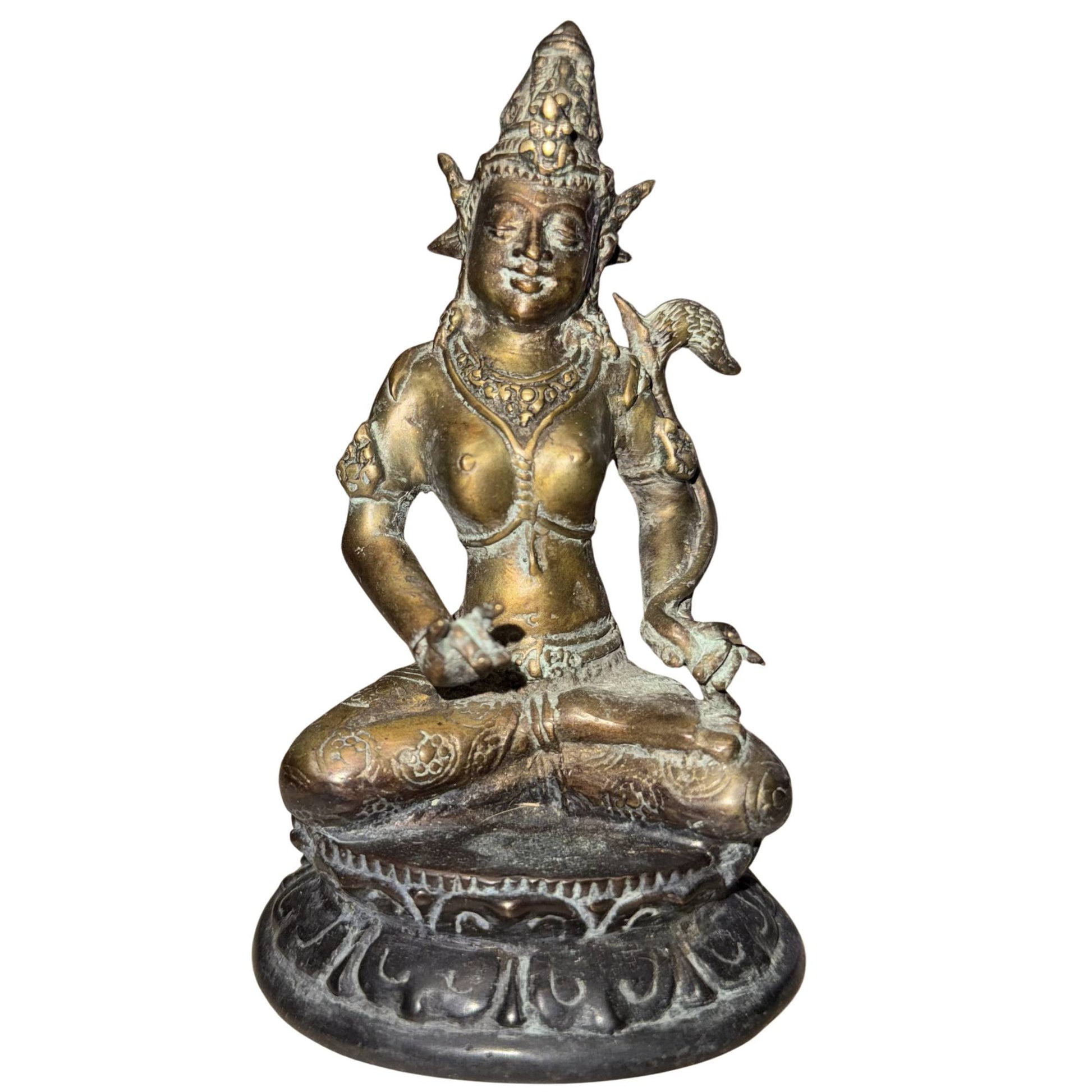 Alte Bronzestatue des Avalokiteshvara mit Vergoldungsresten und natürlicher Patina