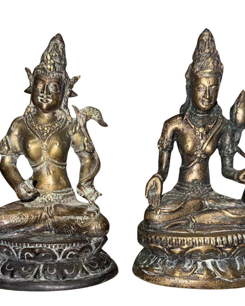 Seltenes antikes Paar massiver Bodhisattvas (Avalokiteshvara) aus Bronze – palanepalesischer Stil – ca. 16.-18. Jahrhundert – 1.400 g - Nepalesische Buddha-Figur