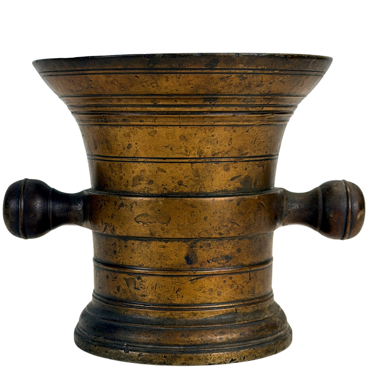 Detail eines antiken bronzernen Mörsers mit natürlicher Patina und Gebrauchsspuren
