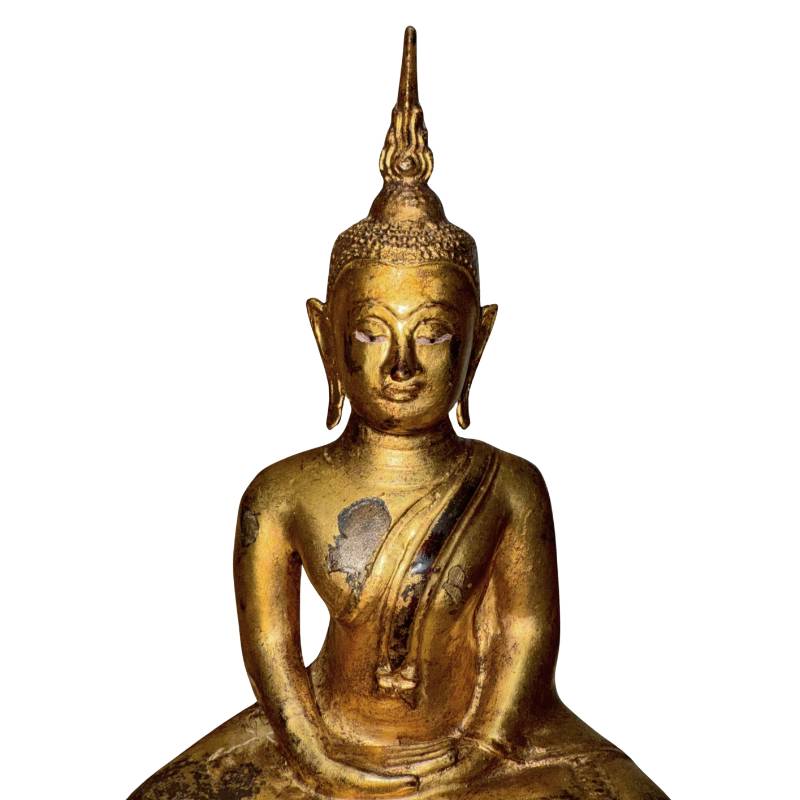 Gründliche Patinaanalyse einer antiken thailändischen Bronzestatue