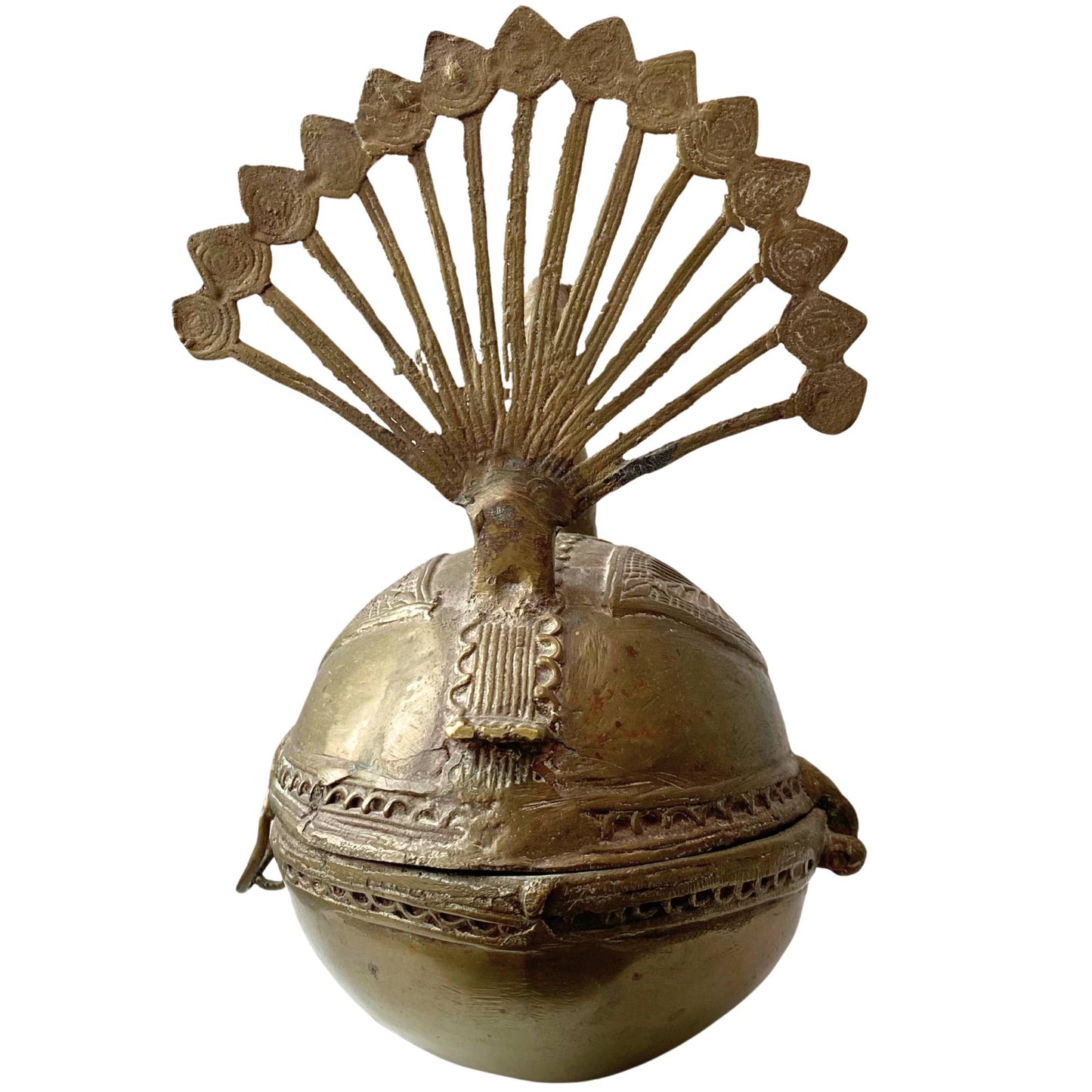Skulpturaler Pfauenbehälter, der in der historischen Betelkultur Asiens verwendet wurde.