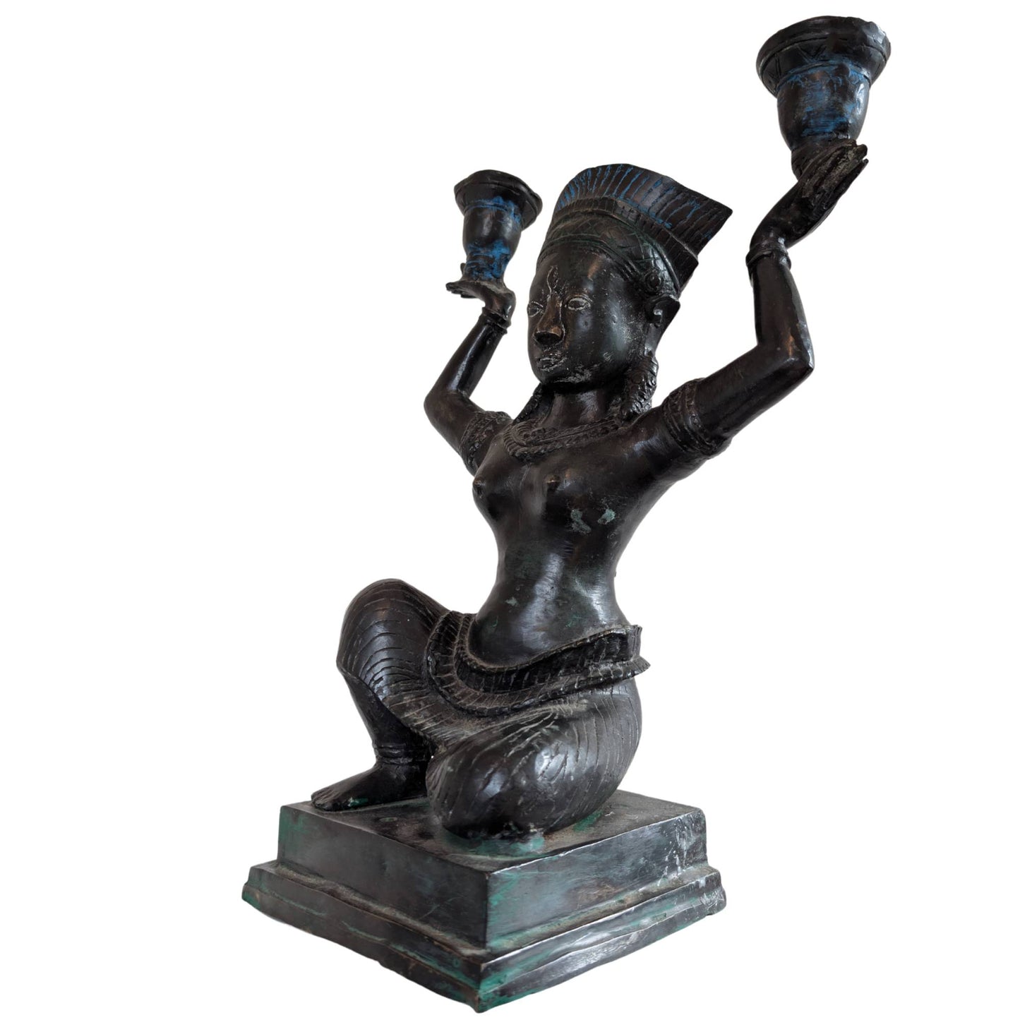 Perspektive auf eine große Bronzestatue mit einem Gewicht von 5 kg