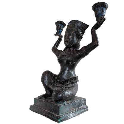 Perspektive auf eine große bronzene Skulptur, Gewicht 5 kg