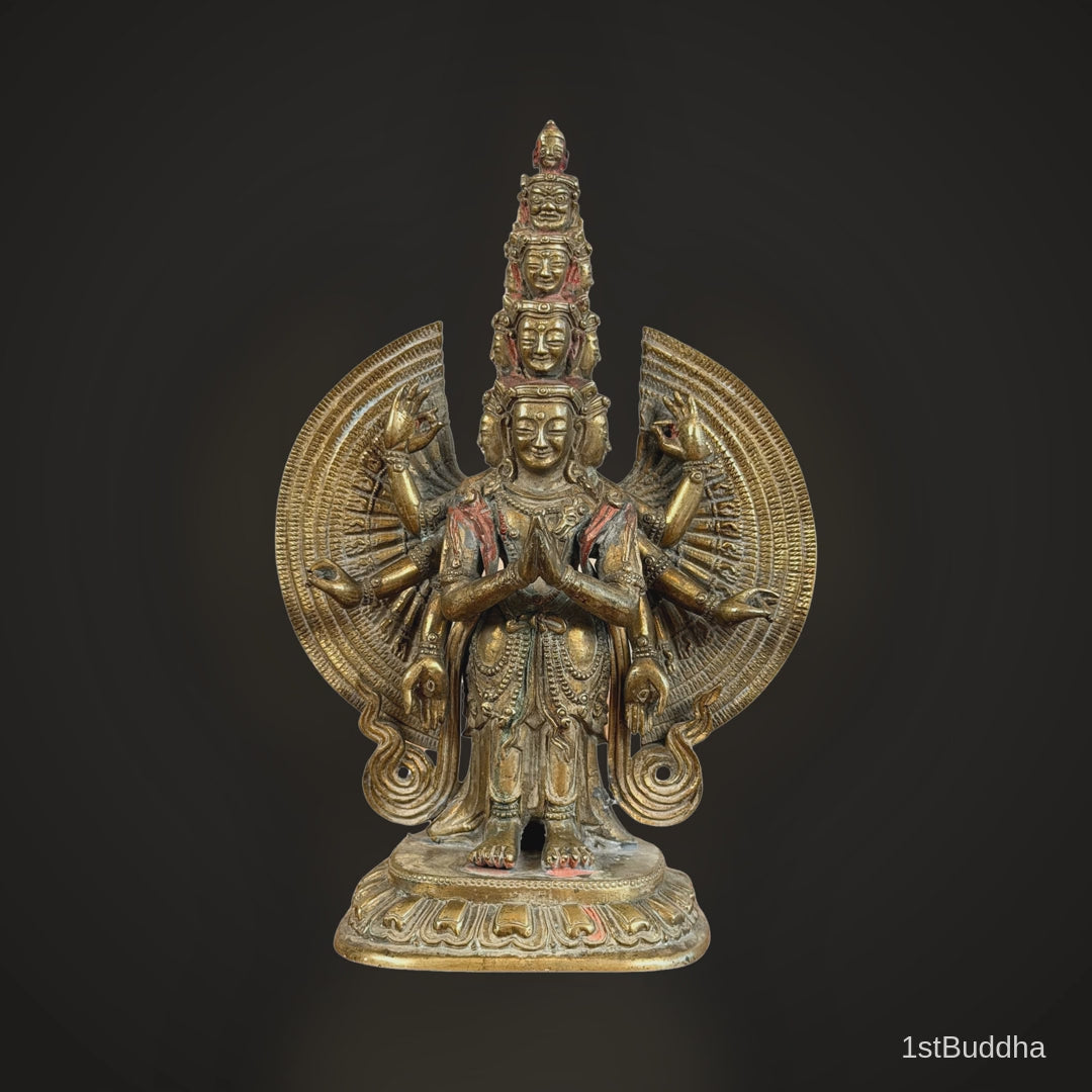 Video van de elfhoofdige Avalokiteshvara van verguld brons: vooraanzicht, beide driekwartzijden, achterzijde en anjali-handen in close-up