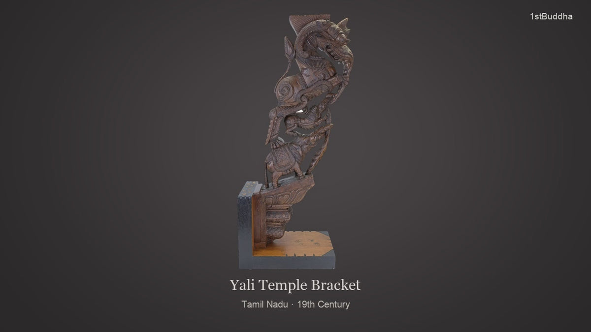 Productvideo van Architectonische Tempelbeugel met Yali, Krijger en Olifant, Zuid-India, Tamil Nadu, 19e eeuw, met beelden van het object en details van het oppervlak en de decoratie.