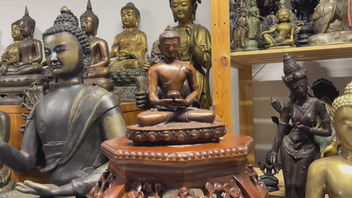 Himalaya bronzen Boeddha in Dhyana mudra met patra, 17e eeuw