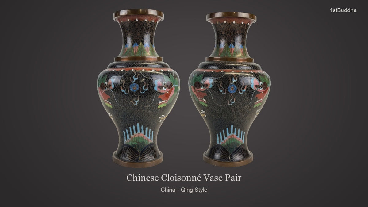 Productvideo van Paar Grote Chinese Cloisonné Vazen – Qing-stijl – Archaïsch Drakendecor, met verschillende aanzichten en details van het object, oppervlak en decoratie.