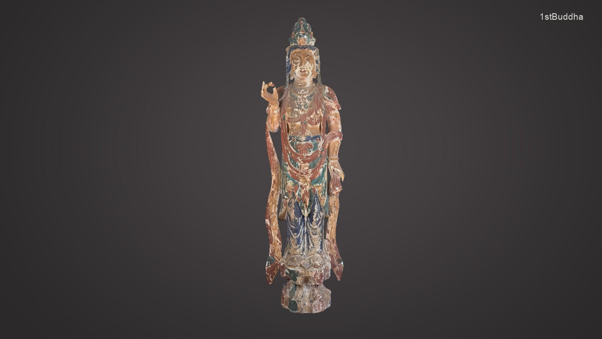 Chinese Guanyin in polychroom hout: volledig beeld en details van gelaat, hand, gewaad en achterzijde