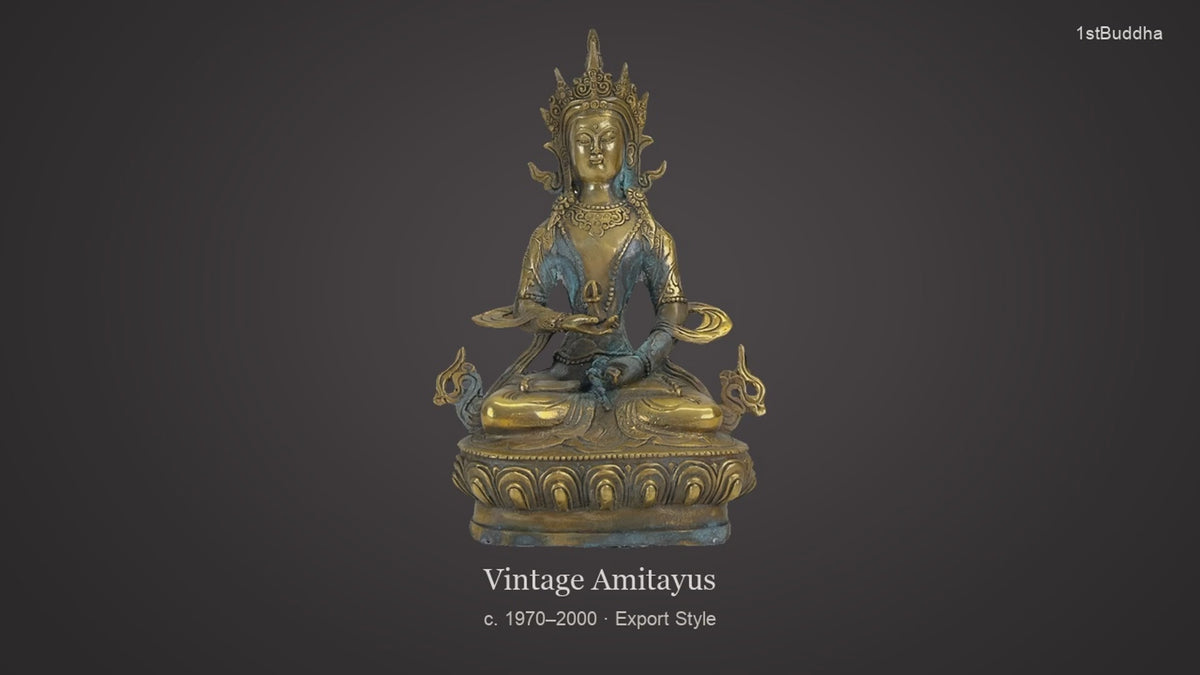Productvideo van Vintage messing Amitayus — Laat-20e eeuw (ca. 1970–2000), met beelden van het object en details van het oppervlak en de decoratie.
