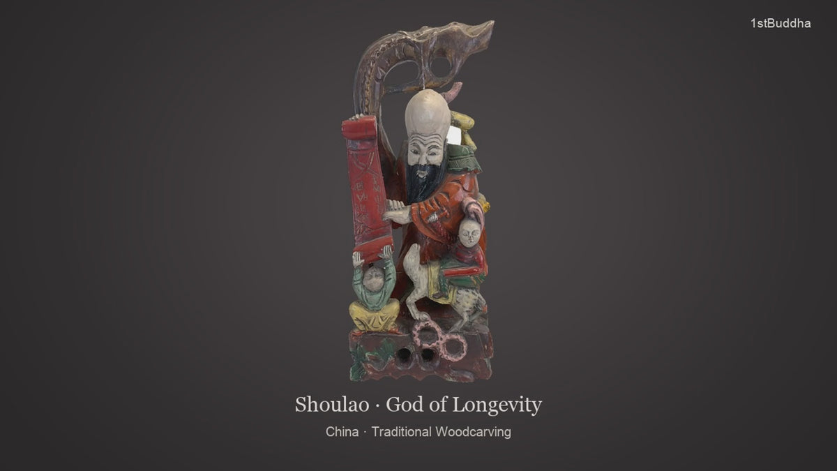 Productvideo van Monumentaal Handgesneden Chinees Teakwood Shoulao Sculptuur – God van de Lang Levensduur (65,5 x 27,5 cm / 8,6 kg), met beelden van het object en details van het oppervlak en de decoratie.