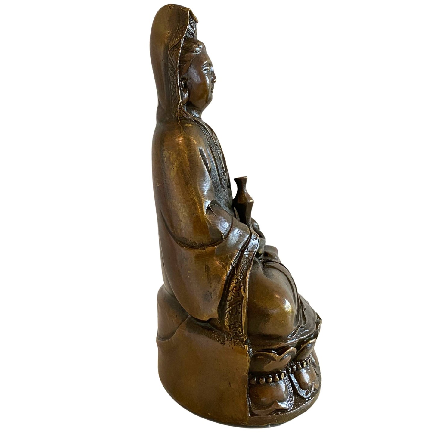 Profil einer bronzenen Guanyin-Statue zum spirituellen Schutz