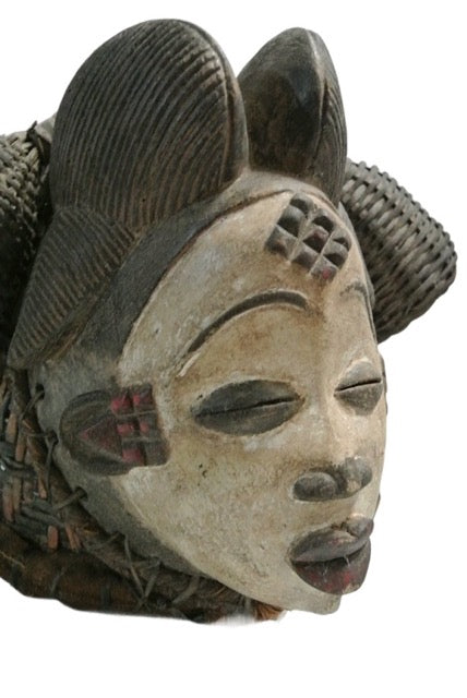Zeremonielle Punu-Maske mit Stützkonstruktion aus Schilf und Rattan, Zentralafrika, Gabun