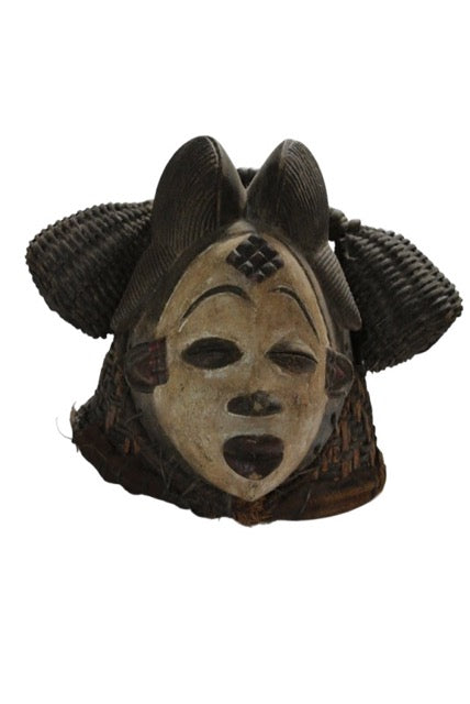 Punu-Maske aus Gabun, zeremonielle Holzmaske mit gewebter Kapuze, die bei rituellen Tänzen verwendet wird