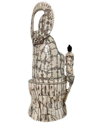 Chinesische Guanyin aus der Qing-Dynastie, ausgeführt aus fein geschnitztem Knochen