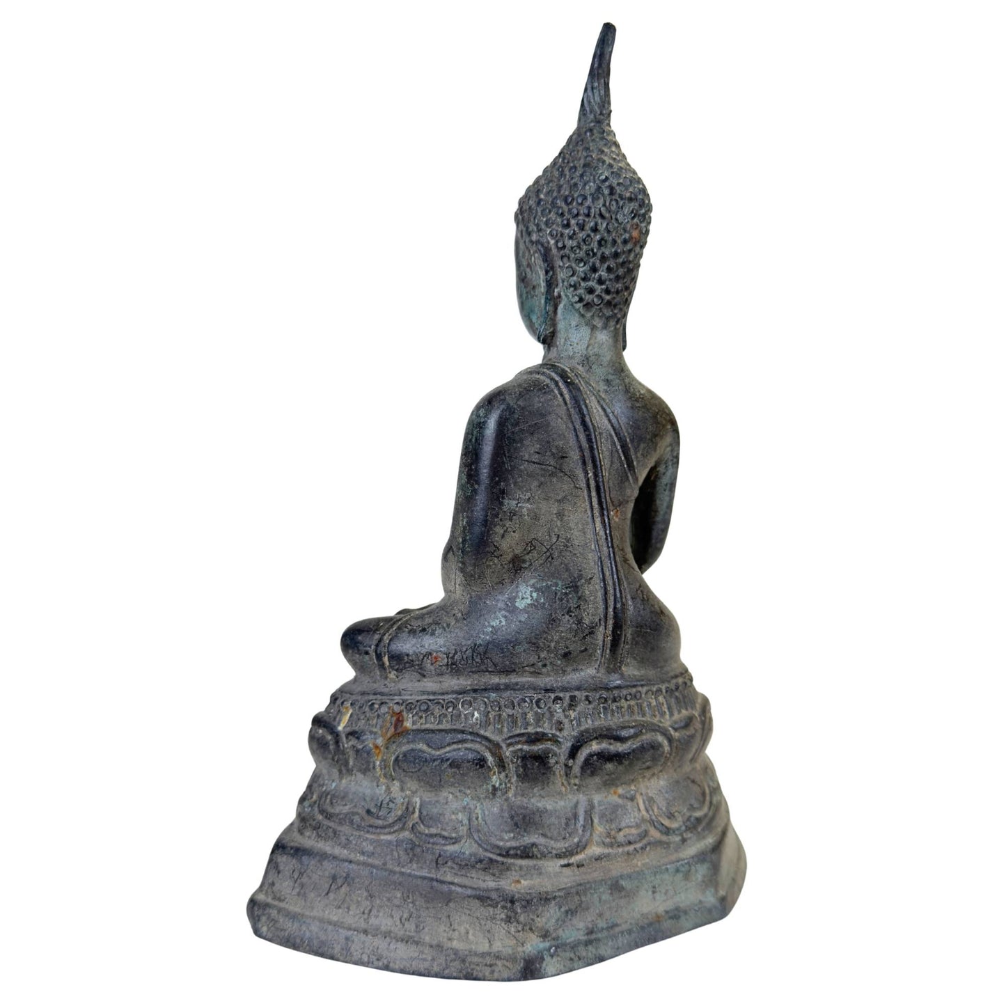 Detail des reich geschnitzten und verzierten Throns des sitzenden Buddha.