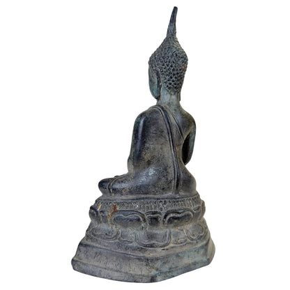 Detail des reich verzierten und dekorierten Throns des sitzenden Buddha.