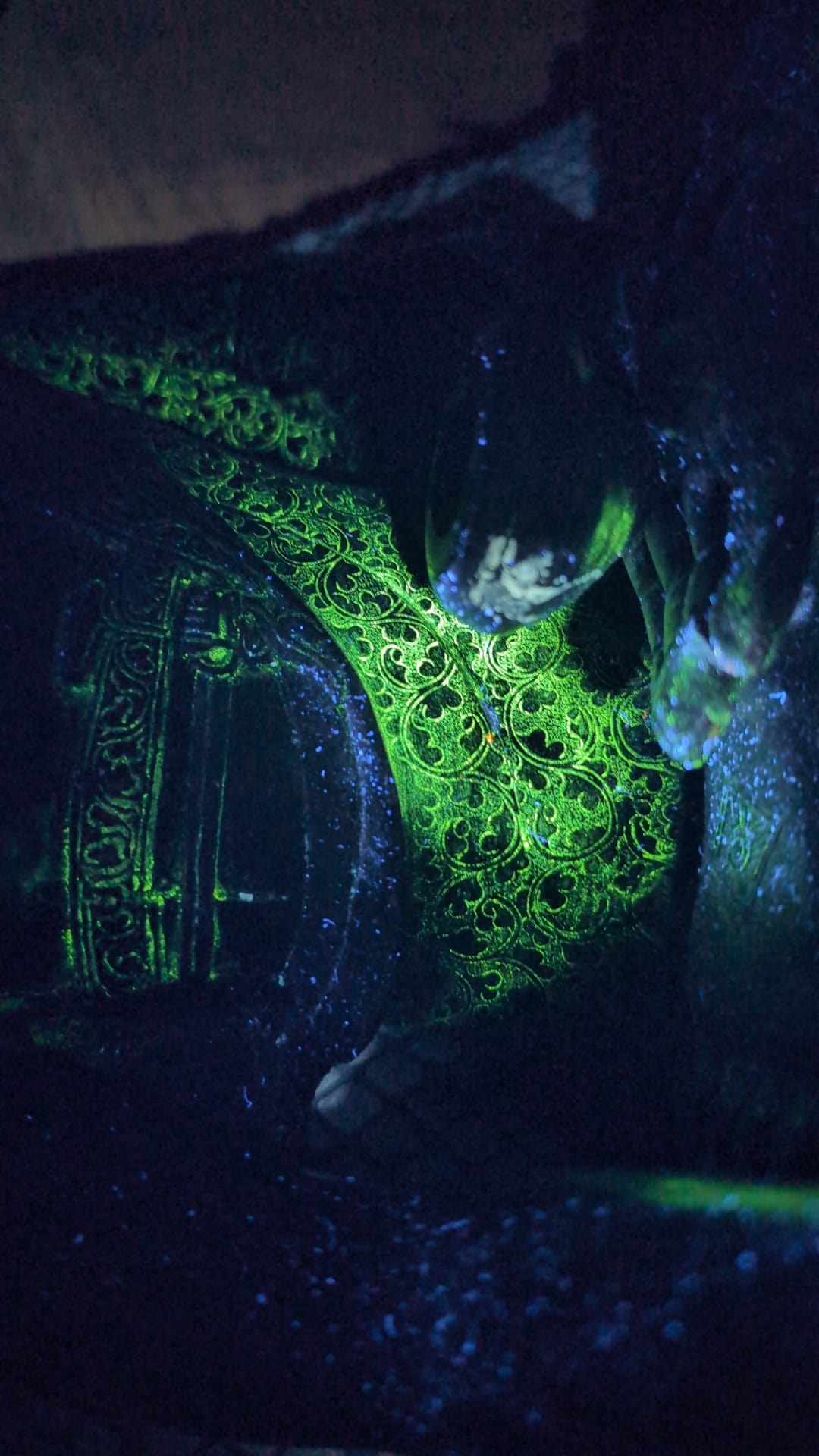 Ritualharze UV-Fluoreszenztest organisches Material historischer Buddhismus.