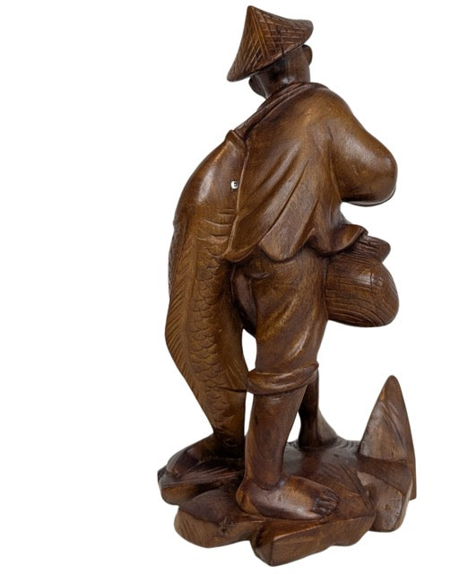 Rückseite einer handgeschnitzten chinesischen Holzstatue eines Fischers