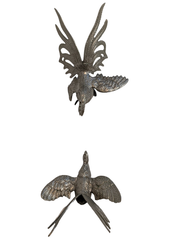 Set aus Metallhähnen, thailändische dekorative Skulptur