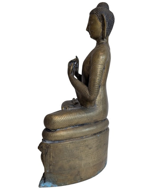 Bronzener Shakyamuni-Buddha mit klassischer Tempelikonographie
