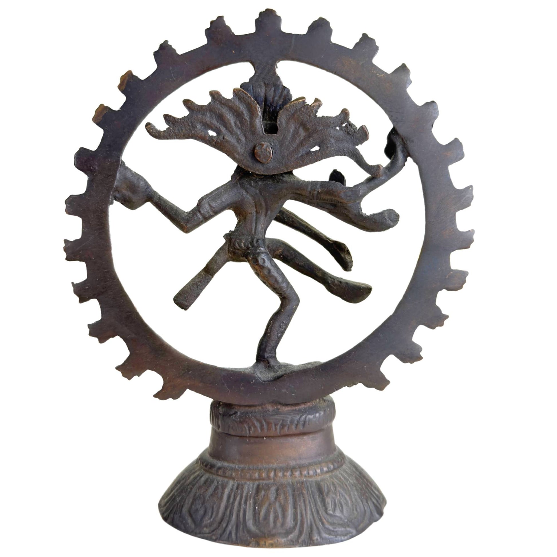 Shiva Nataraja-Figur aus Indien auf einem Lotussockel mit kompakter Tempelform