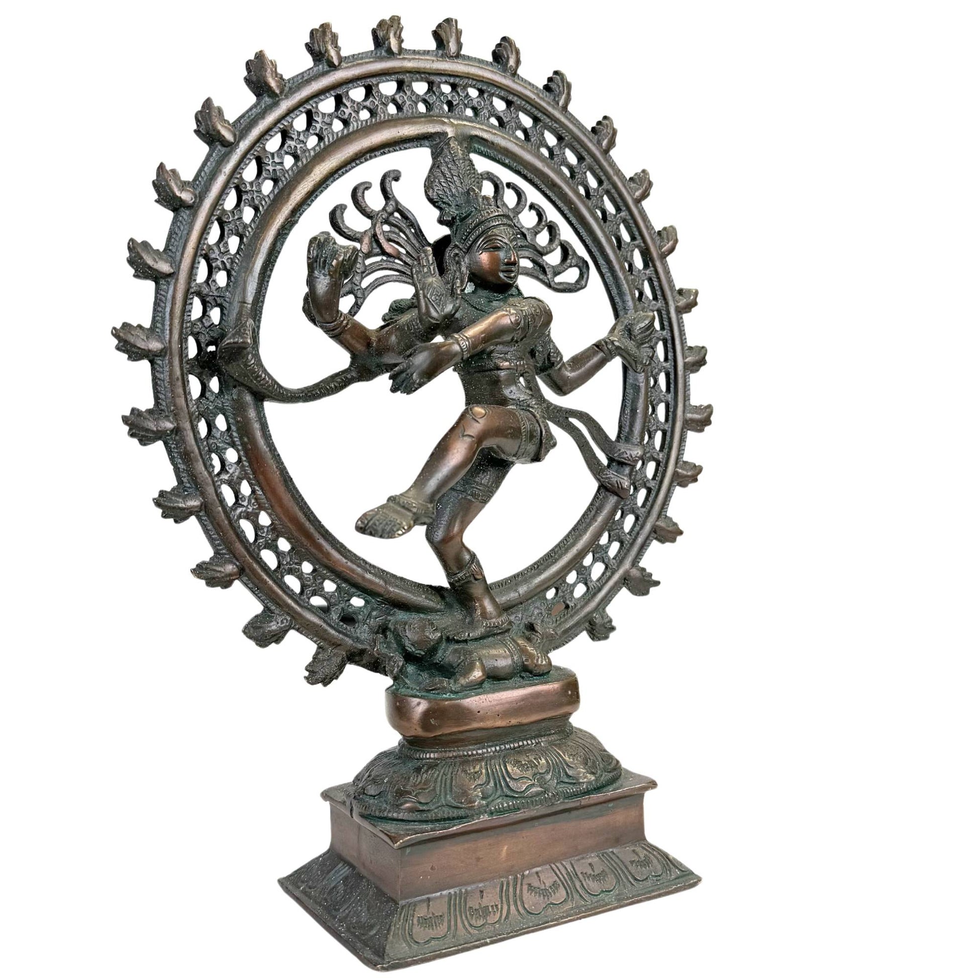 Bronzestatue von Shiva Nataraja mit kosmischem Feuerring, in Tanzpose und Dämon zu seinen Füßen