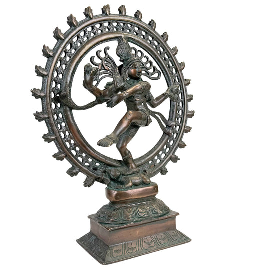Bronzestatue von Shiva Nataraja mit kosmischem Feuerring, in Tanzpose und Dämon zu seinen Füßen