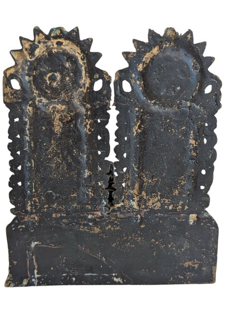 Authentischer alter Hausaltar mit Shiva und Parvati, hergestellt für den täglichen religiösen Gebrauch