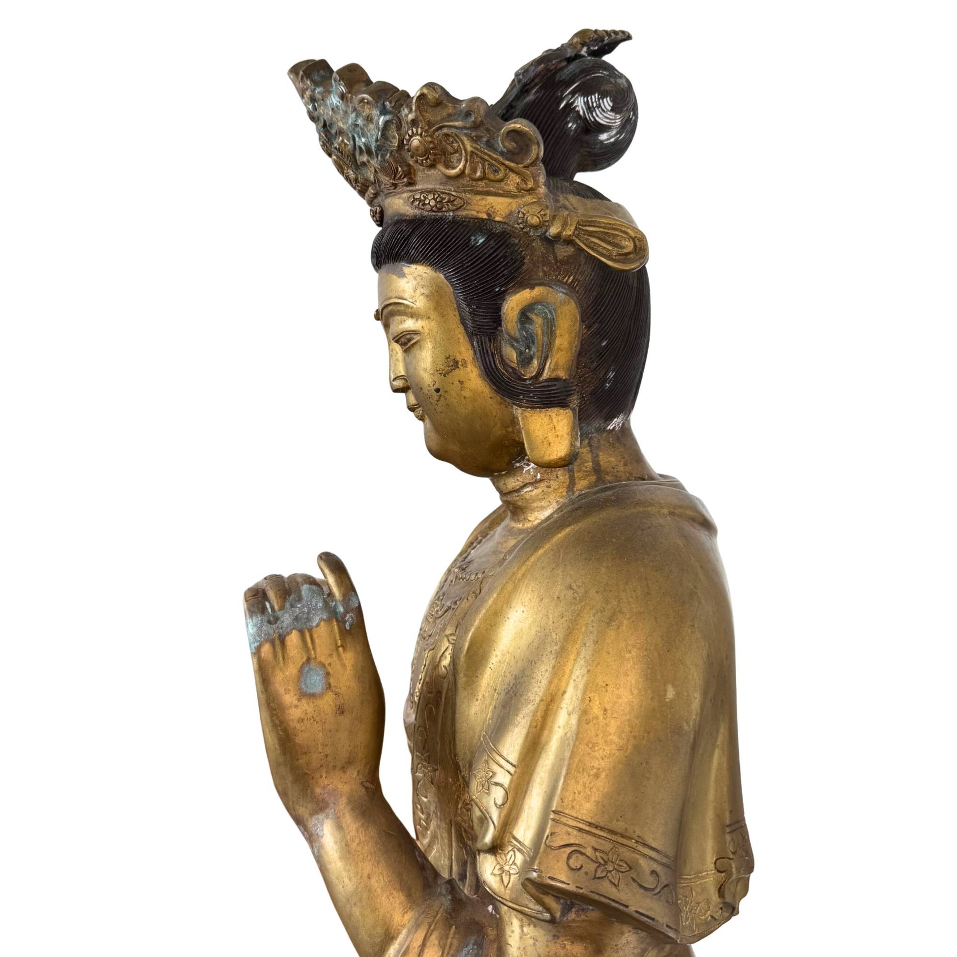 Detaillierte Ansicht des Profils auf der linken Seite, die die scharfen Linien des japanischen Gusses und die natürliche Mineralisierung auf der Metalloberfläche zeigt.
