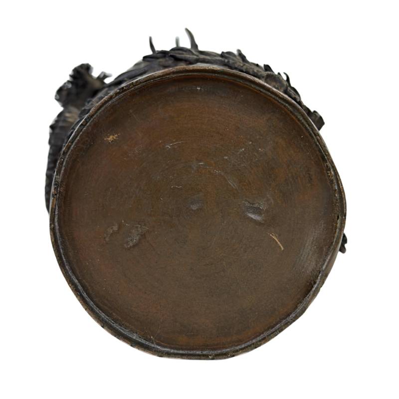 Vasen aus klangvoller Glockenmetallbronze mit klarem, lang anhaltendem Nachhall.