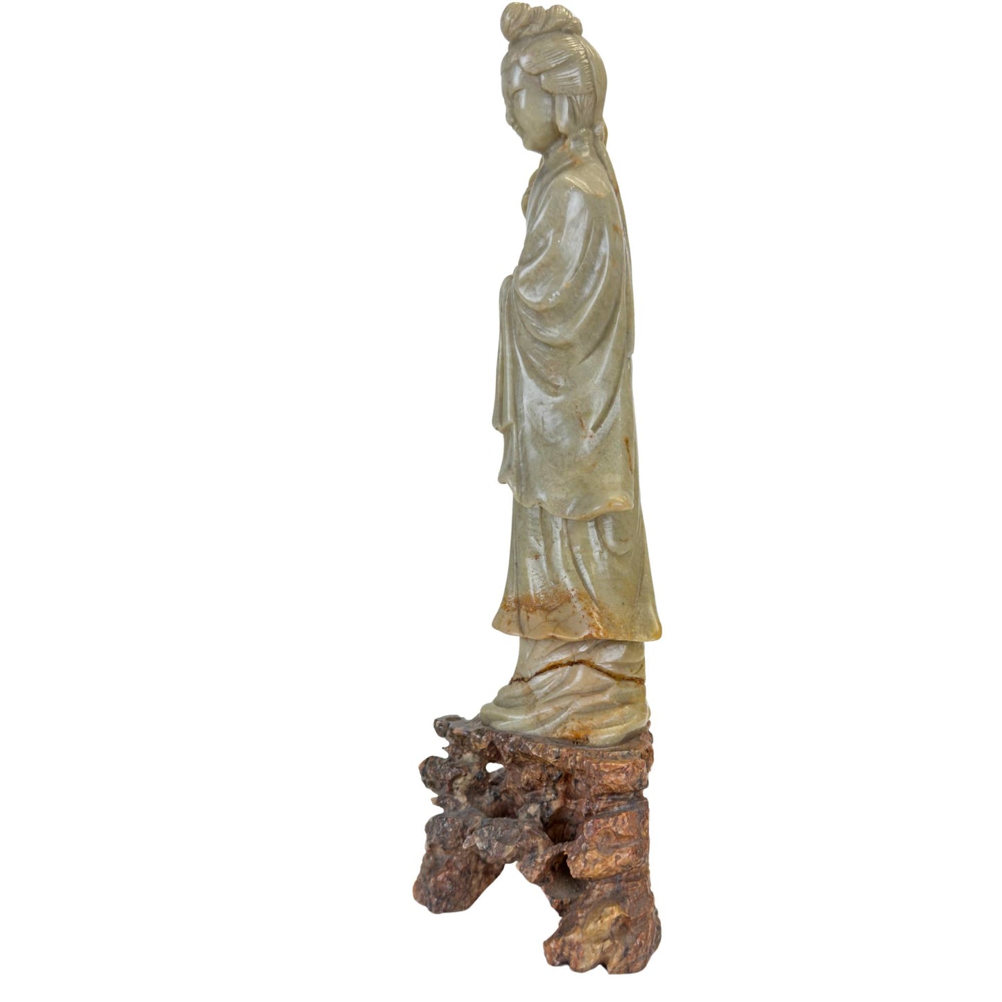 Eine Skulptur aus massivem Speckstein als Symbol für innere Stärke, Mut und Selbstvertrauen.