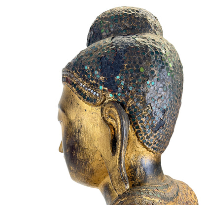 Traditionelles Spiegelwerk auf einem Buddha aus Mandalay