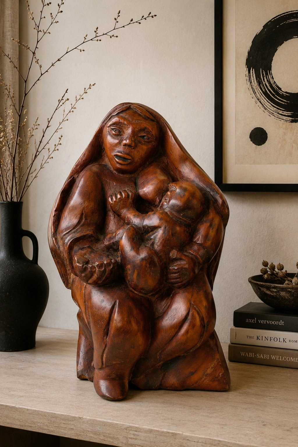 Spirituelle hölzerne Madonna-Statue mit starker Ausstrahlung