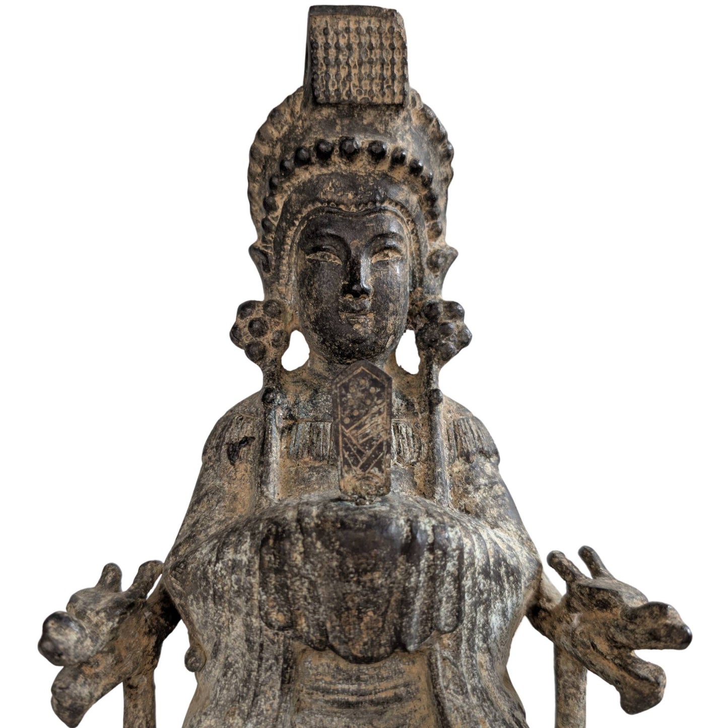 Spirituelles Objekt der Guanyin auf einem Drachenthron mit ritueller Geschichte.