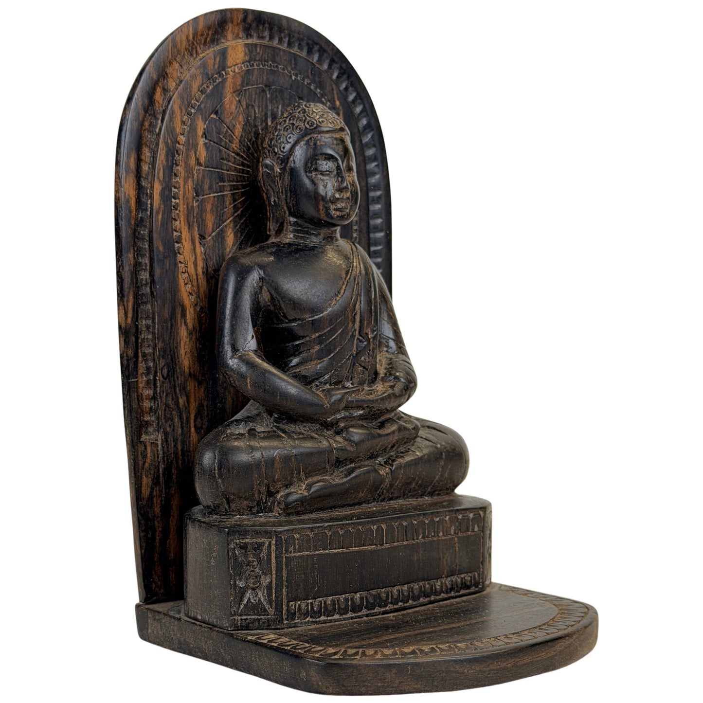 Sri-lankischer Buddha im Holzschrein mit hoher bogenförmiger Rückwand