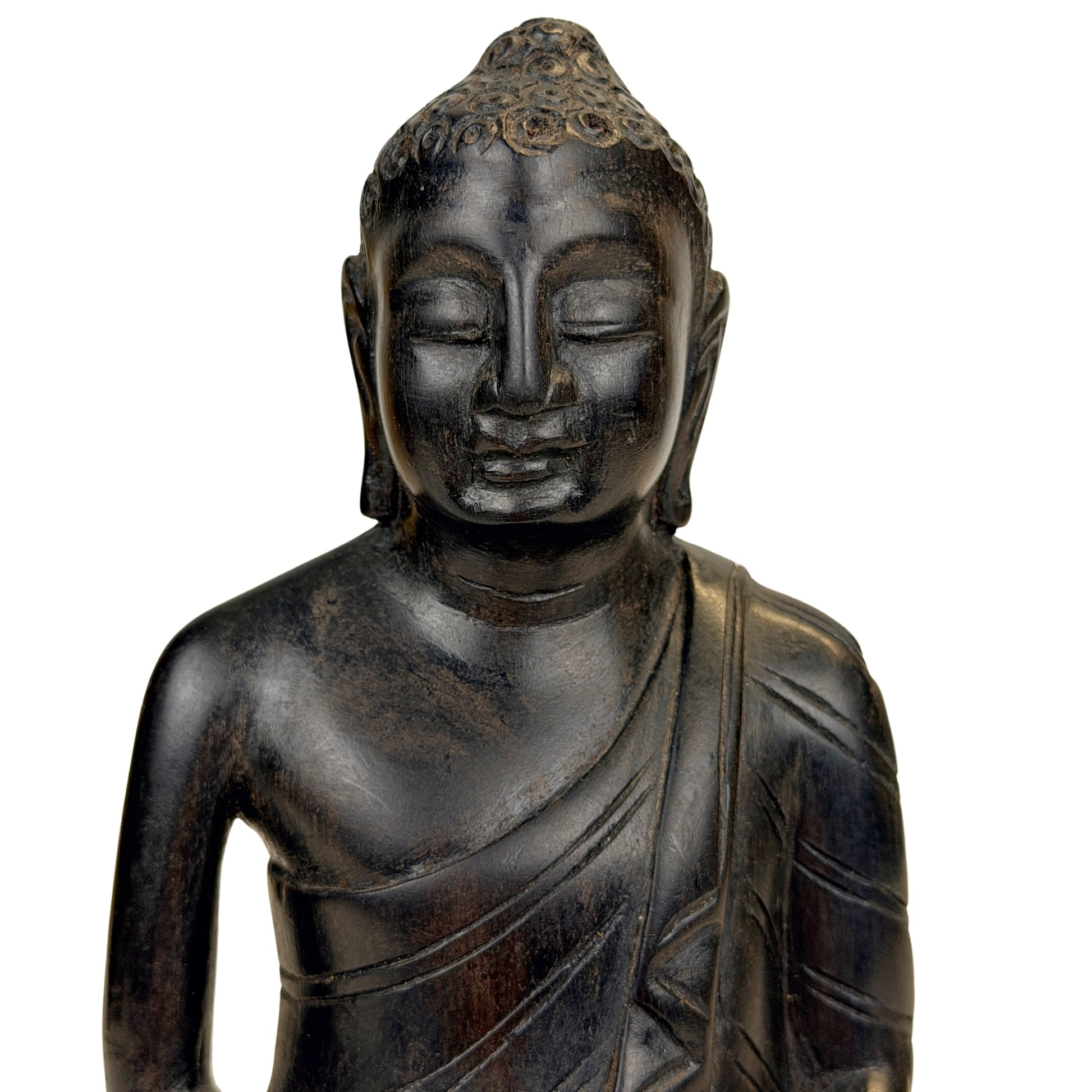 Gesichtsdetail eines sri-lankischen Buddha mit gesenkten Augen und Ushnisha
