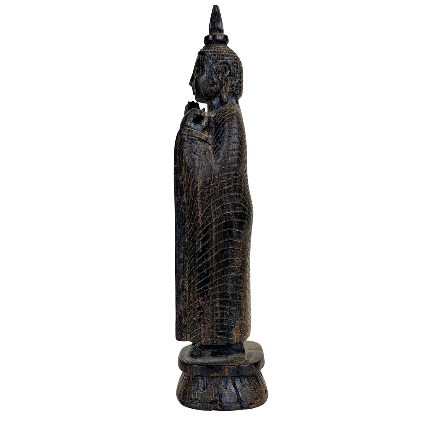 Abhaya-Geste und an der Schulter gefasster Gewandsaum einer sri-lankischen Holzfigur