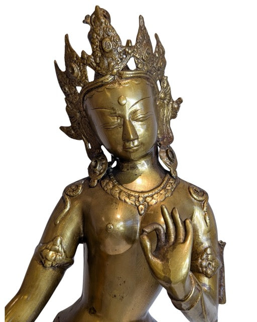 Feuervergoldete Tara aus Nepal mit warmem Erscheinungsbild und klassischem Design