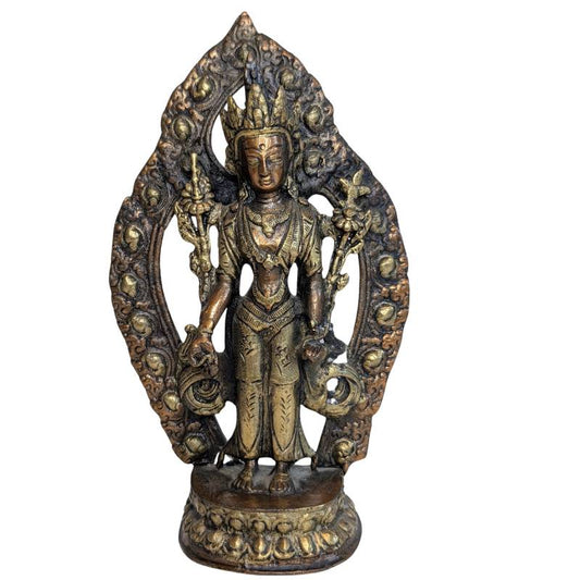 Stehende Tara aus feuervergoldeter Bronze aus Tibet oder Nepal, 18. Jahrhundert