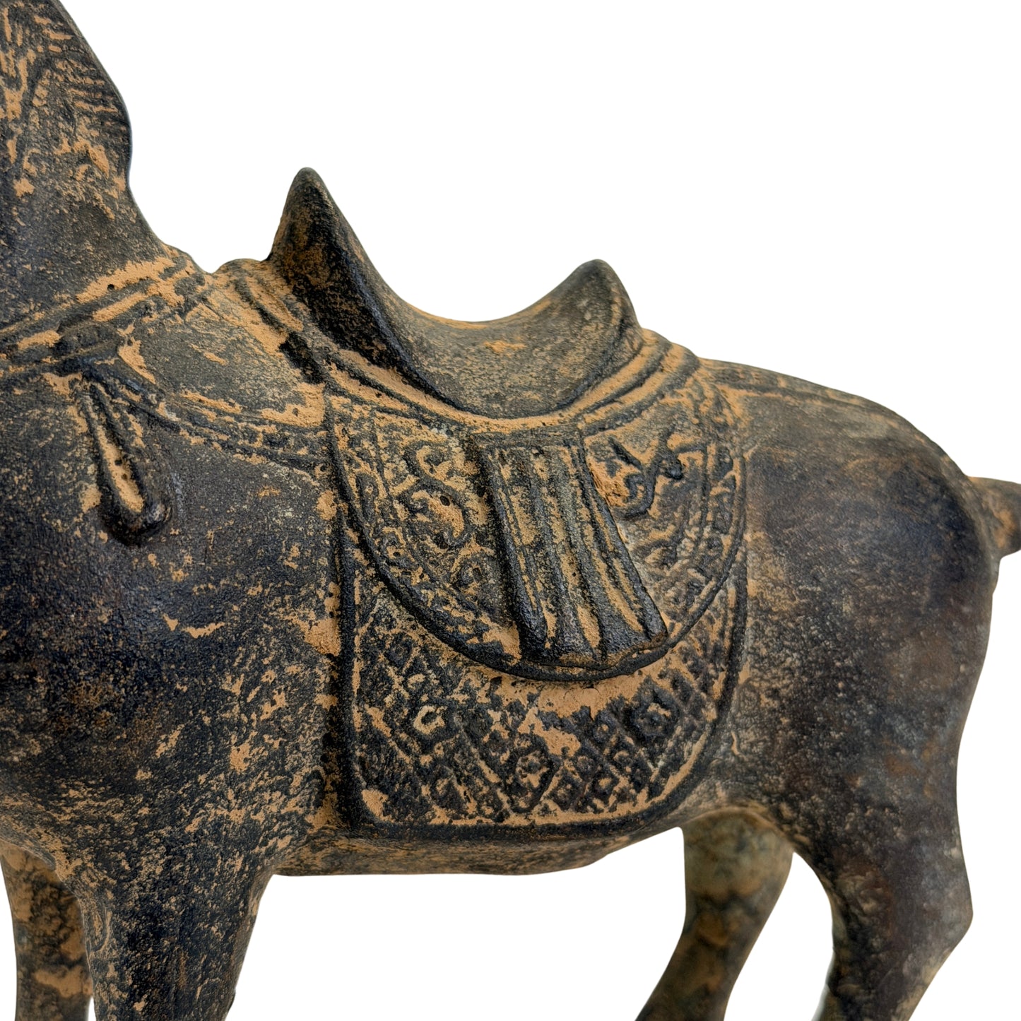 Detail von Fuß und Körper der Tang-Stil-Pferdeskulptur